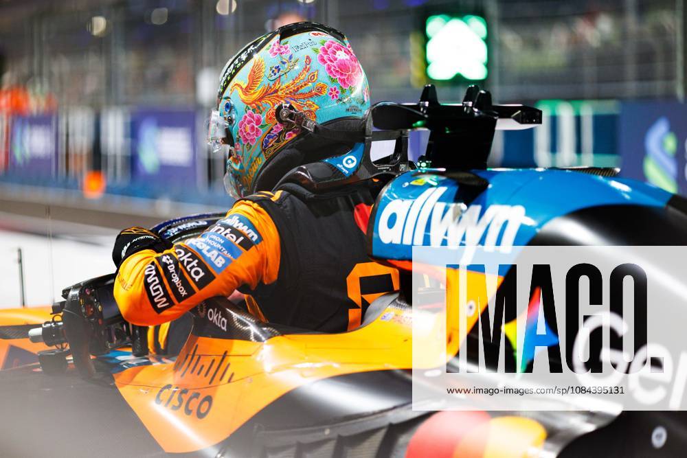 Oscar Piastri of Australia in parc fermÃ after Qualifying at the Formula 1 Singapore Grand Prix. Formula 1, Singapore Grand Prix 2026, Saturday Qualifying - 10 Oct 2026 - ZUMAs197 20261010_aaa_s197_970