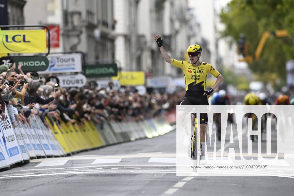 Paris Tours 2026 Cycling Race TOURS, FRANCE - OCTOBER 11 : Hagenes Per Strand (NOR) of Team Visma I Lease a Bike wins during the 120th edition of Paris Tours an UCI ProSeries 1.Pro one day cycling road race for Men Elite of 216.2 km with start in Chartres and finish in Tours on October 11, 2026 in Tours, France, 11 10 2026 ( Motordriver Guy De Vuyst - Tours France