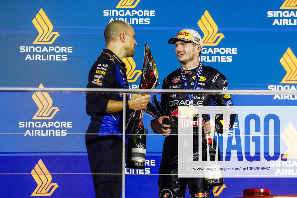 F1 - SINGAPORE GRAND PRIX 2026 VERSTAPPEN Max (nld), Red Bull Racing Ford RB22, LAMBIASE Gianpiero, Head of Race Engineering at Red Bull Racing, portrait, podium during the 2026 Formula 1 Singapore Grand Prix, 17th round of the 2026 Formula One World Championship, WM, Weltmeisterschaft from October 9 to 11, 2026 on the Marina Bay Street Circuit, in Singapore, Singapore - SingaporeSingapore