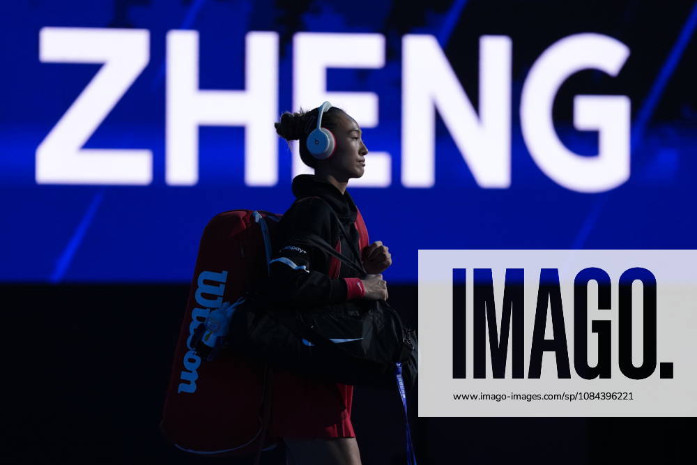 (261011) -- BEIJING, Oct. 11, 2026 -- Zheng Qinwen enters the court before the women s singles final between Zheng Qinwen of China and Mirra Andreeva of Russia at 2026 China Open tennis tournament in Beijing, China, Oct. 11, 2026. ) (SP)CHINA-BEIJING-TENNIS-CHINA OPEN-WOMEN S SINGLES-FINAL (CN) SunxFei
