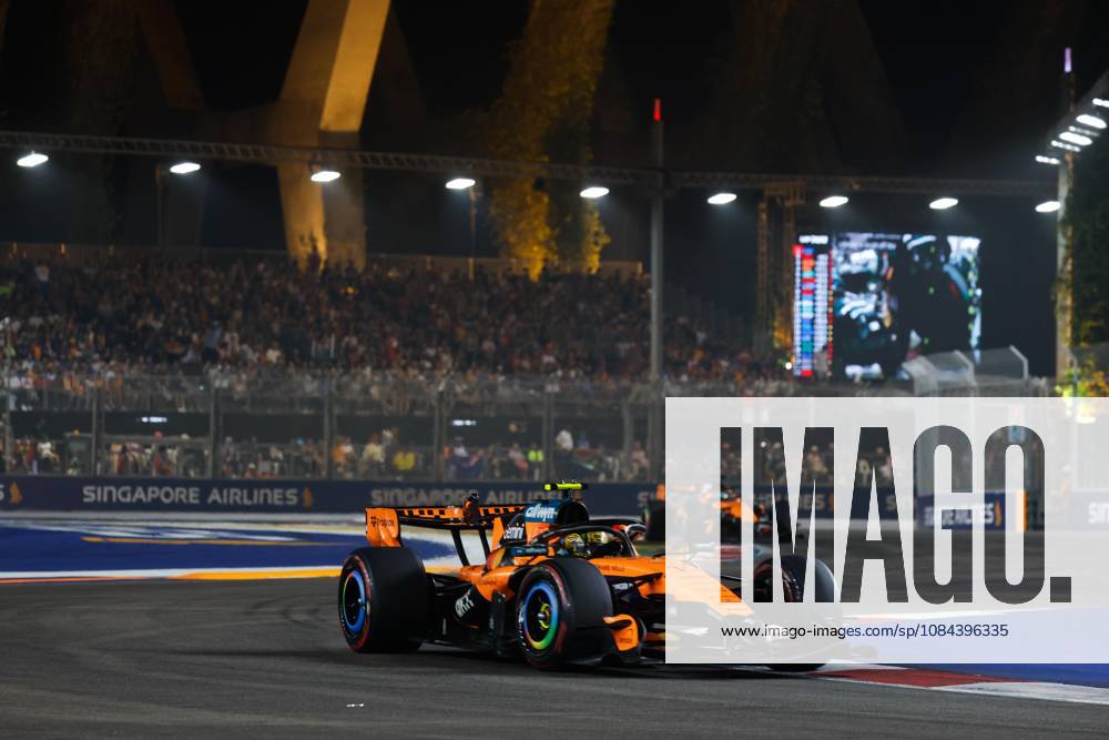 01 NORRIS Lando (GBR), McLaren F1 Team MCL40, in action at Singapore 2026 Singapore 2026 81 PIASTRI Oscar (AUS), McLaren F1 Team MCL40, in action 01 NORRIS Lando (GBR), McLaren F1 Team MCL40, action Singapore 2026 Singapore