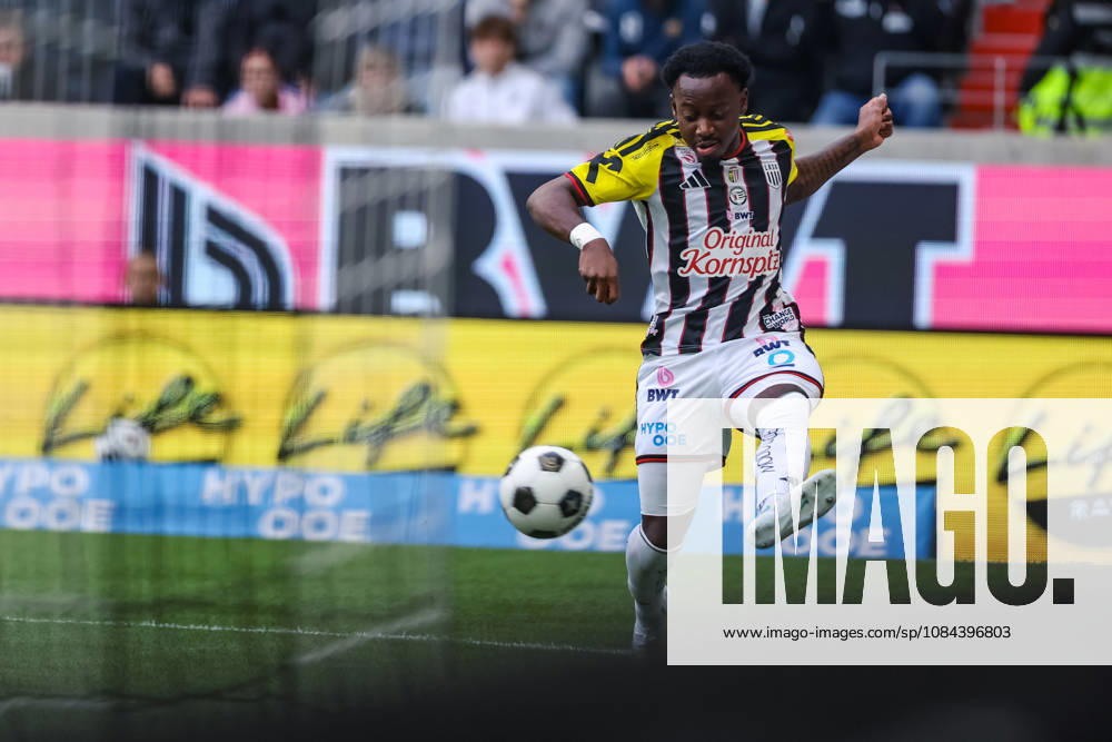 SOCCER - BL, LASK vs Rapid LINZ,AUSTRIA,11.OCT.26 - SOCCER - ADMIRAL Bundesliga, Linzer ASK vs SK Rapid Wien. Image shows George Bello (LASK). GEPAxpictures xManuelxBinder