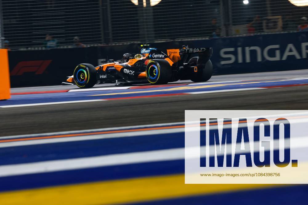 01 NORRIS Lando (GBR), McLaren F1 Team MCL40, in action at Singapore 2026 Singapore 2026 81 PIASTRI Oscar (AUS), McLaren F1 Team MCL40, in action 01 NORRIS Lando (GBR), McLaren F1 Team MCL40, action Singapore 2026 Singapore