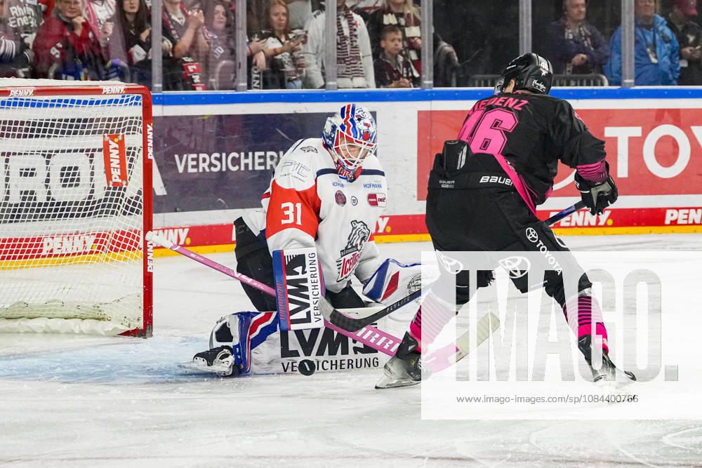 Ice Hockey: Penny DEL, Matchday 8—Cologne Sharks vs. Nuremberg Ice Tigers on October 11, 2026, at the Lanxess Arena in Cologne. Kevin Niedenz of Cologne (right) is stopped by Niklas Treutle of Nuremberg, on the left. In accordance with the regulations of the DEL (German Ice Hockey League), the publication and further use of the footage in electronic media and on devices of any kind during the game is not permitted.