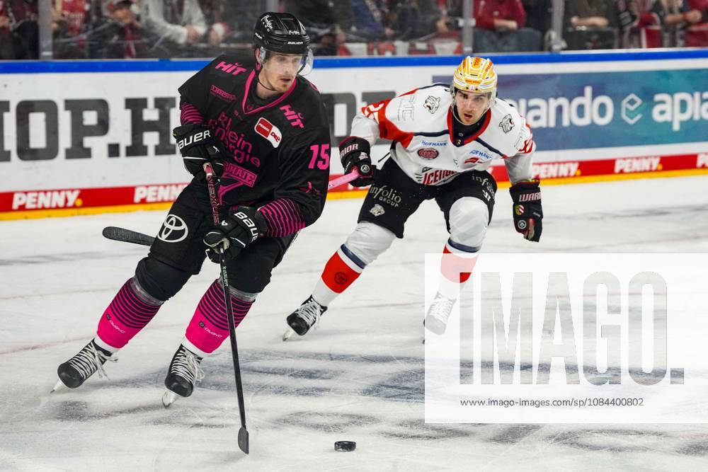 Ice Hockey: Penny DEL, Matchday 8—Cologne Sharks vs. Nuremberg Ice Tigers on October 11, 2026, at the Lanxess Arena in Cologne. Louis Marc Aubry (Cologne), on the left: Timo Bakos (Nuremberg), on the right: In accordance with the guidelines of the DEL (German Ice Hockey League), the publication and further use of the footage in electronic media and on devices of any kind during the game is not permitted.