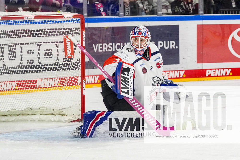 Ice Hockey: Penny DEL, Matchday 8—Cologne Sharks vs. Nuremberg Ice Tigers on October 11, 2026, at the Lanxess Arena in Cologne. Niklas Treutle, Nuremberg. In accordance with the guidelines of the DEL (German Ice Hockey League), the publication and reuse of the footage in electronic media and on end devicesof any kind is not permitted while the game is in progress