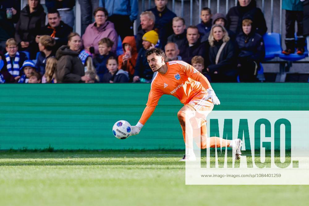 , MAC3park stadion , season 2026 2027 , Dutch Eredivisie football , match between PEC Zwolle and SC Cambuur , picture shows PEC Zwolle goalkeeper Jasper Schendelaar PEC - Cambuur x208176785x