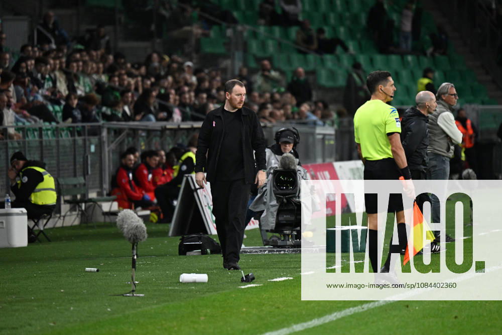 Footbal : AS Saint Etienne v RODEZ - ligue 2 - 10 10 2026 CATHRO Ian coach of Saint Etienne during the Ligue 2 BKT match between AS Saint-Etienne and RODEZ at Stade Geoffroy-Guichard Saint Etienne on October 10, 2026 in Saint-Etienne, France. SAINT ETIENNEFrance