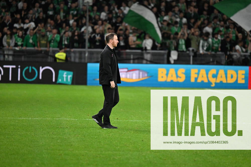 Footbal : AS Saint Etienne v RODEZ - ligue 2 - 10 10 2026 CATHRO Ian coach of Saint Etienne during the Ligue 2 BKT match between AS Saint-Etienne and RODEZ at Stade Geoffroy-Guichard Saint Etienne on October 10, 2026 in Saint-Etienne, France. SAINT ETIENNEFrance
