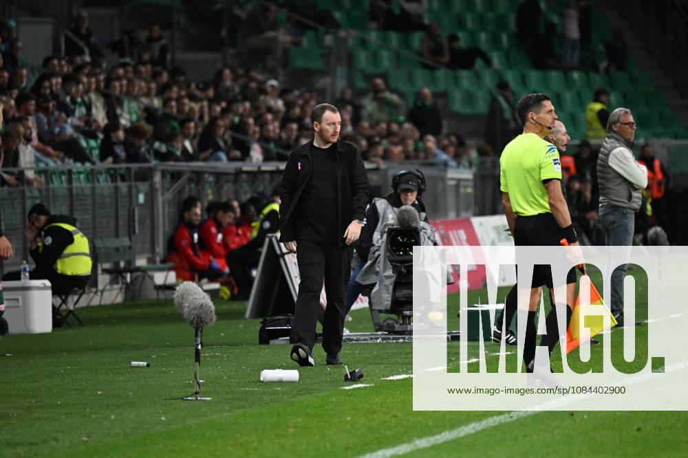 Footbal : AS Saint Etienne v RODEZ - ligue 2 - 10 10 2026 CATHRO Ian coach of Saint Etienne during the Ligue 2 BKT match between AS Saint-Etienne and RODEZ at Stade Geoffroy-Guichard Saint Etienne on October 10, 2026 in Saint-Etienne, France. SAINT ETIENNEFrance