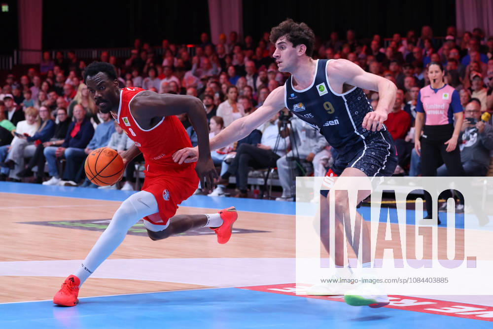 V l Nat Diallo, RheinStars Cologne 08; Dominic Parolin, Eisbären Bremerhaven 09 (GER), RheinStars Cologne vs. Eisbären Bremerhaven, Basketball, ProA, Matchday 4, 2026–2027 Season, October 11, 2026 GER, RheinStars Cologne vs. Eisbären Bremerhaven, Basketball, ProA, Matchday 4, 2026–2027 season, October 11, 2026 RheinStars Cologne