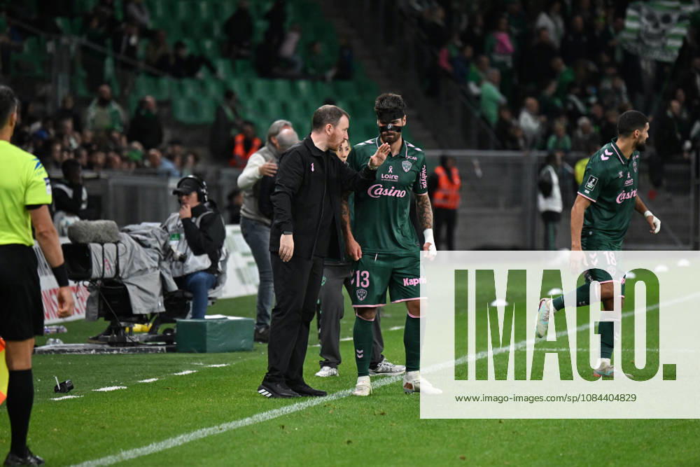 Footbal : AS Saint Etienne v RODEZ - ligue 2 - 10 10 2026 CATHRO Ian coach of Saint Etienne during the Ligue 2 BKT match between AS Saint-Etienne and RODEZ at Stade Geoffroy-Guichard Saint Etienne on October 10, 2026 in Saint-Etienne, France. SAINT ETIENNEFrance