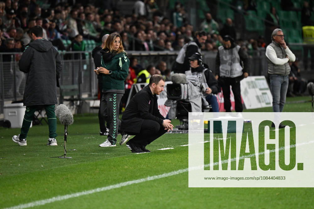 Footbal : AS Saint Etienne v RODEZ - ligue 2 - 10 10 2026 CATHRO Ian coach of Saint Etienne during the Ligue 2 BKT match between AS Saint-Etienne and RODEZ at Stade Geoffroy-Guichard Saint Etienne on October 10, 2026 in Saint-Etienne, France. SAINT ETIENNEFrance
