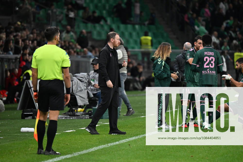 Footbal : AS Saint Etienne v RODEZ - ligue 2 - 10 10 2026 CATHRO Ian coach of Saint Etienne during the Ligue 2 BKT match between AS Saint-Etienne and RODEZ at Stade Geoffroy-Guichard Saint Etienne on October 10, 2026 in Saint-Etienne, France. SAINT ETIENNEFrance