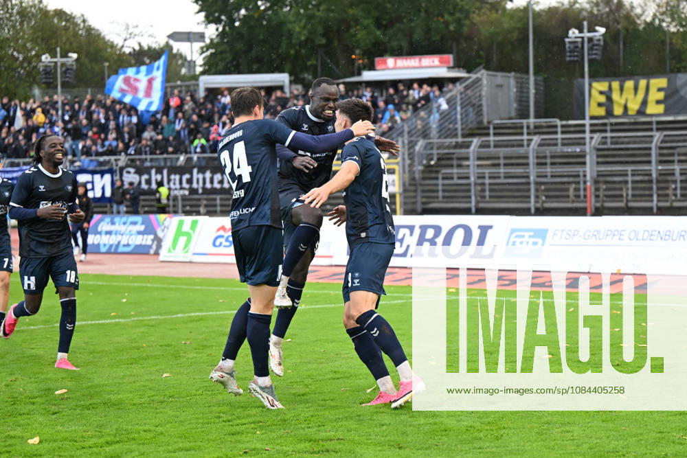 GER, Soccer, Regionalliga Nord, Matchday 13, 2026–2027 Season, Oldenburg, Marschwegstadion, VfB Oldenburg vs. BSV Kickers Emden Goal 2–0 by Mats FACKLAM (VfB Oldenburg, 29) celebrating with Dominik KASPER (VfB Oldenburg, 24) Anour ADAM (VfB Oldenburg, 5) Glory KIVETA NDONGALASIYA (VfB Oldenburg, 1)8 Oldenburg, Marschweg Stadium, Lower Saxony, Germany