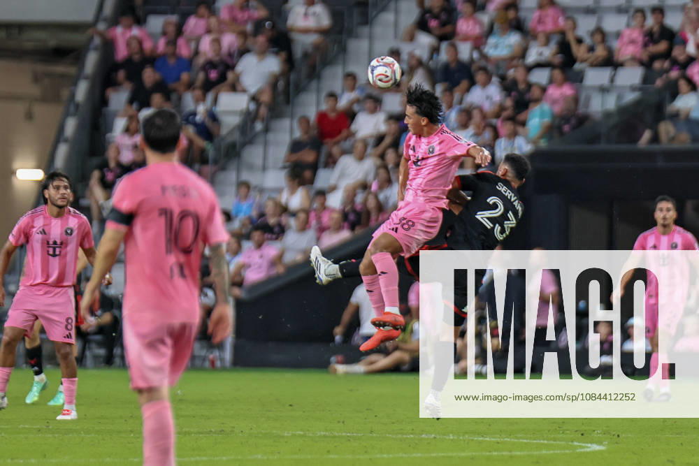 Inter Miami CF midfielder ALEXANDER SHAW (88) and D.C. United midfielder BRANDON SERVANIA (23) battle for a ball during a 2026 MLS, Fussball Herren, USA soccer match between Inter Miami CF and DC United Soccer 2026: Inter Miami CF 4:0 DC United. - ZUMAa257 20261010_zsp_a257_012