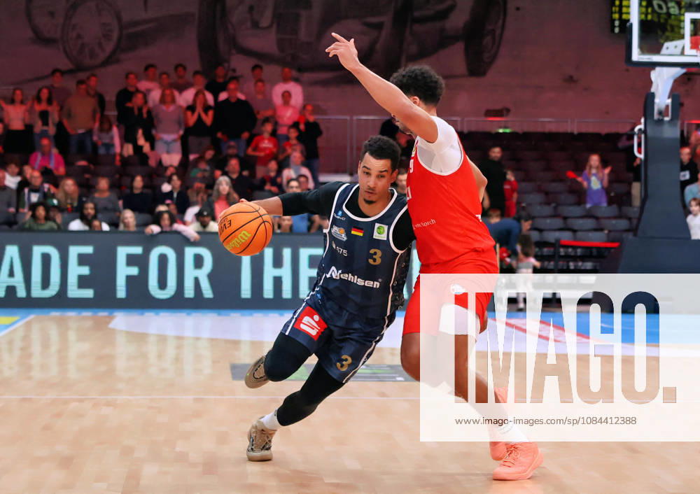 V l Garai Zeeb, Eisbären Bremerhaven 03; Maximillian Begue, RheinStars Cologne 09 GER; RheinStars Cologne vs. Eisbären Bremerhaven; Basketball; ProA; Matchday 4; 2026–2027 Season; October 11, 2026 GER, RheinStars Cologne vs. Eisbären Bremerhaven, Basketball, ProA, Matchday 4, 2026–2027 season, October 11, 2026 RheinStars Cologne