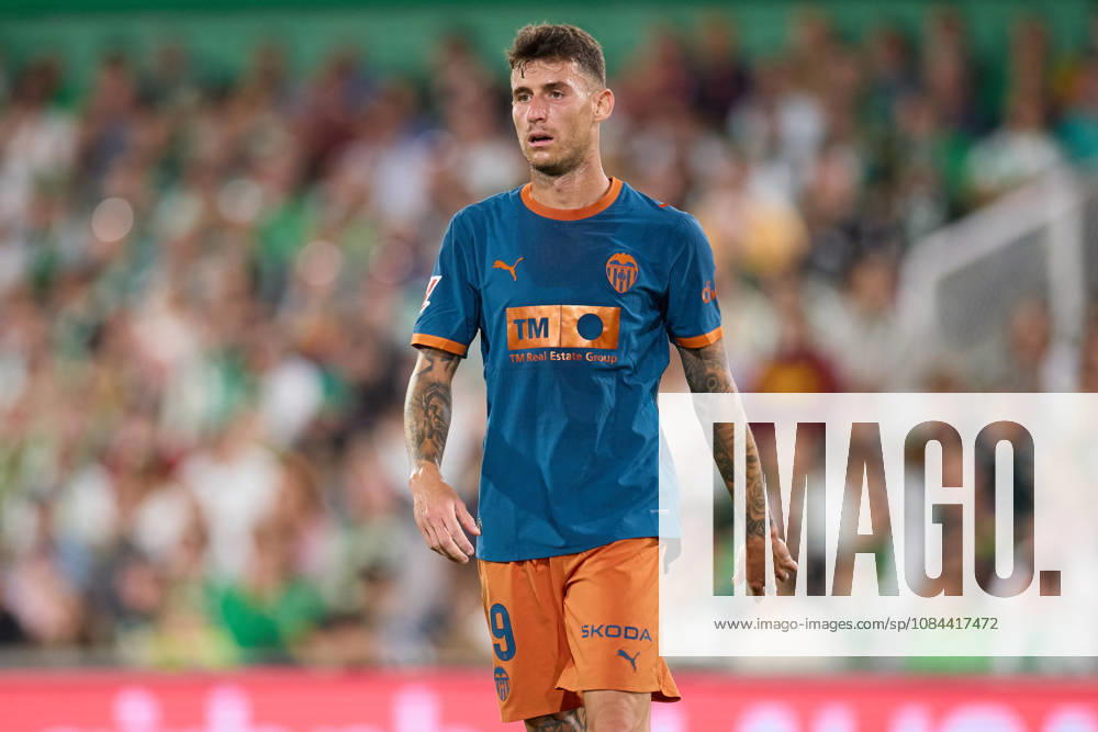 Dani Raba of Valencia CF looks on during the LaLiga EA Sports match between Real Racing Club de Santander and Valencia CF at Campos de de El Sardinero on October 11, 2026, in Santander, Spain. Santander Spain - ZUMAa181 20261011_zaa_a181_368