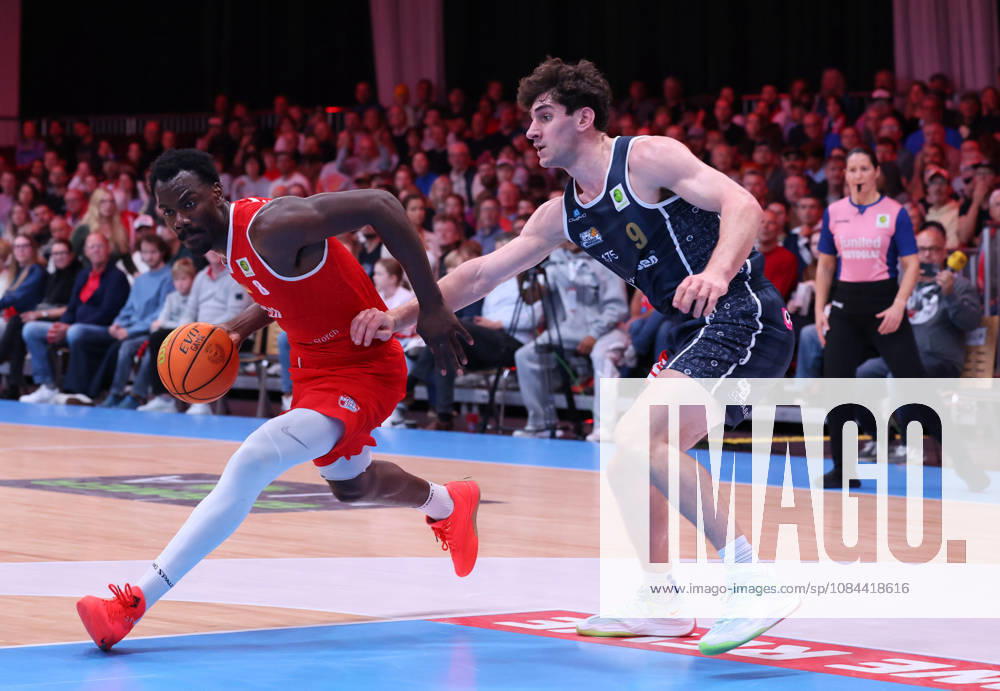 V l Nat Diallo, RheinStars Cologne 08; Dominic Parolin, Eisbären Bremerhaven 09 (GER), RheinStars Cologne vs. Eisbären Bremerhaven, Basketball, ProA, Matchday 4, 2026–2027 Season, October 11, 2026 GER, RheinStars Cologne vs. Eisbären Bremerhaven, Basketball, ProA, Matchday 4, 2026–2027 season, October 11, 2026 RheinStars Cologne