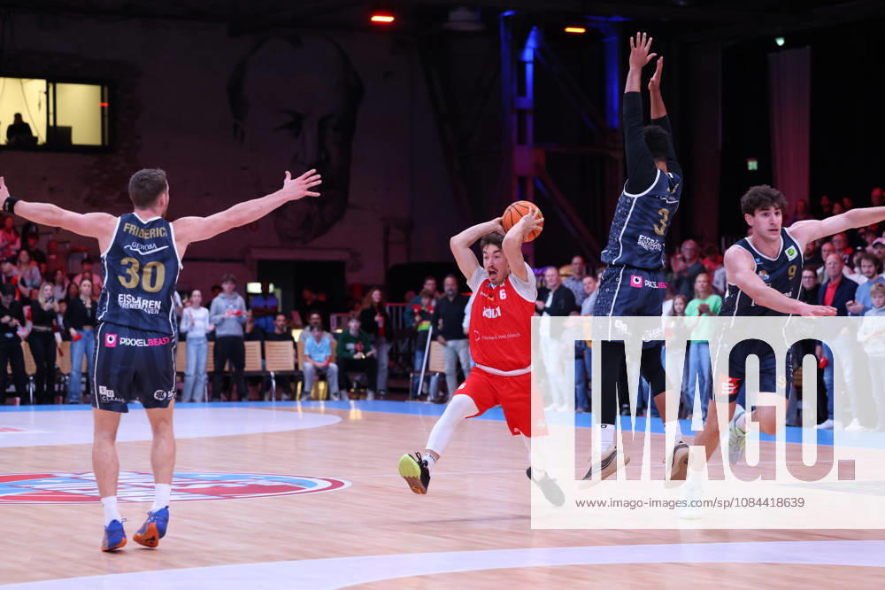 V l Vincent Friederici, Eisbären Bremerhaven 30; Jasper Guenther, RheinStars Cologne 06; Garai Zeeb, Eisbären Bremerhaven 03; Dominic Parolin, Eisbären Bremerhaven 09 GER, RheinStars Cologne vs. Eisbären Bremerhaven, Basketball, ProA, Matchday 4, 2026–2027 season, October 11, 2026 GER, RheinStars Cologne vs. Eisbaeren Bremerhaven, Basketball, ProA, Matchday 4, 2026–2027 season, October 11, 2026 RheinStars Cologne