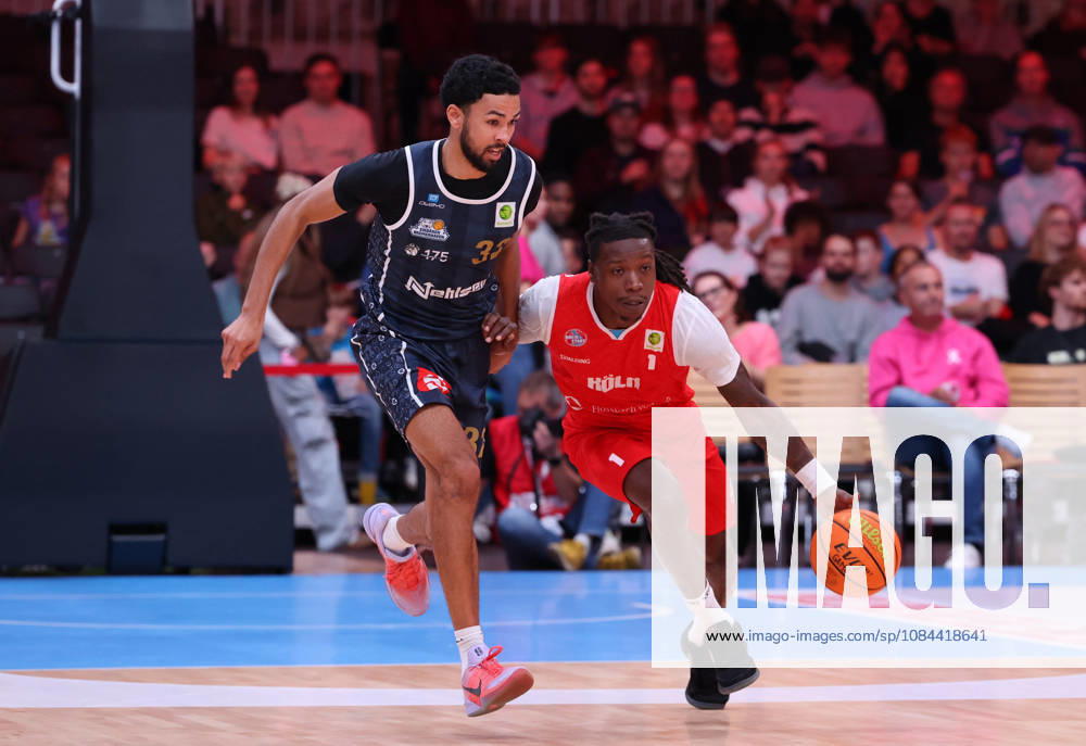 V l Nolan Hodge, Eisbären Bremerhaven 32, Antonio Williams, RheinStars Cologne 01 GER, RheinStars Cologne vs. Eisbären Bremerhaven, Basketball, ProA, Matchday 4, 2026–2027 Season, October 11, 2026 GER, RheinStars Cologne vs. Eisbaeren Bremerhaven, Basketball, ProA, Matchday 4, 2026–2027 Season, October 11, 2026 RheinStars Cologne