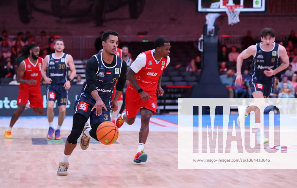 From left: Garai Zeeb (Eisbaeren Bremerhaven 03) in front of Cedric Cezell Russell Jr. (RheinStars Cologne 00); in the background, Kristopher Monroe (RheinStars Cologne 02), Vincent Friederici, Eisbären Bremerhaven 30, Dominic Parolin, Eisbären Bremerhaven 09 GER, RheinStars Cologne vs. Eisbären Bremerhaven, basketball, ProA, Matchday 4, 2026–2027 season, October 11, 2026 GER, RheinStars Cologne vs. Eisbaeren Bremerhaven, Basketball, ProA, Matchday 4, 2026–2027 season, October 11, 2026 RheinStars Cologne
