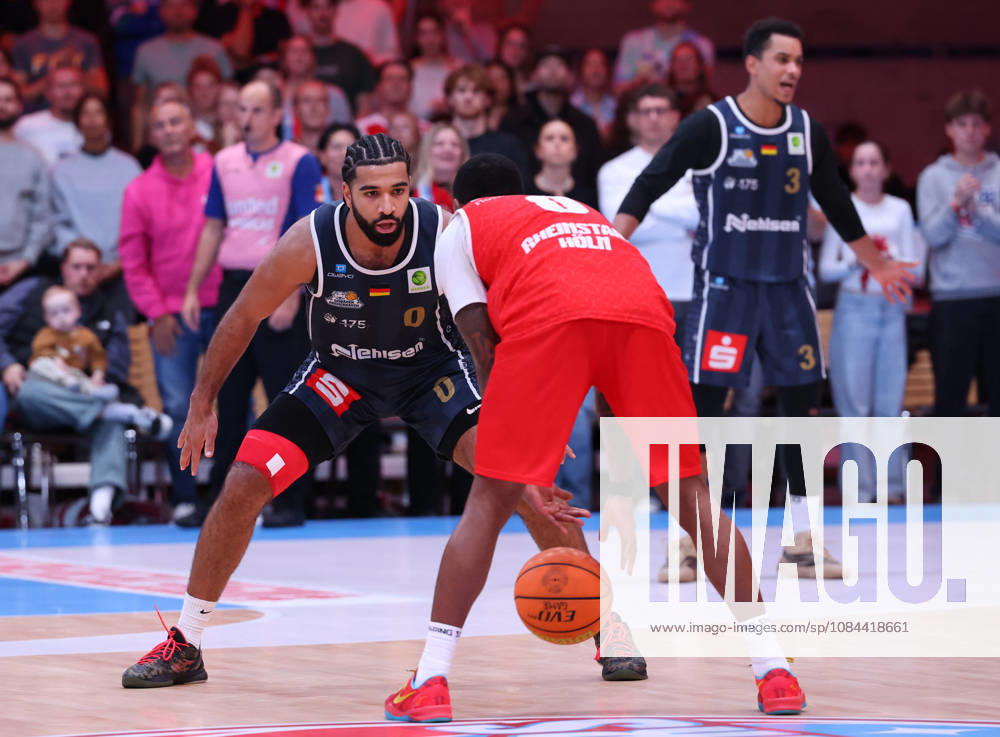 From left: Tyreese Blunt, Eisbären Bremerhaven 00; Cedric Cezell Russell Jr., RheinStars Cologne 00; in the background, Garai Zeeb, Eisbären Bremerhaven 03 GER; RheinStars Cologne vs. Eisbären Bremerhaven, Basketball, ProA, Matchday 4, 2026–2027 season, October 11, 2026 GER, RheinStars Cologne vs. Eisbären Bremerhaven, Basketball, ProA, Matchday 4, 2026–2027 season, October 11, 2026 RheinStars Cologne
