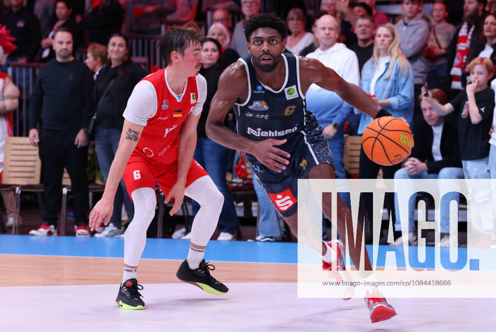 V l Jasper Guenther RheinStars Cologne 06, Carlos Carter Eisbären Bremerhaven 06 GER, RheinStars Cologne vs. Eisbären Bremerhaven, Basketball, ProA, Matchday 4, 2026–2027 Season, October 11, 2026 GER, RheinStars Cologne vs. Eisbären Bremerhaven, Basketball, ProA, Matchday 4, 2026–2027 season, October 11, 2026 RheinStars Cologne