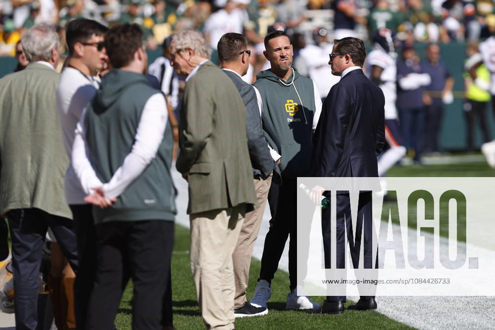 GREEN BAY, WI - OCTOBER 11: Green Bay Packers head coach Matt LaFleur talks with Packers President Ed Policy prior to a game between the Green Bay Packers and the Chicago Bears on October 11, 2026 at Lambeau Field in Green Bay, WI. (Photo by Larry Radloff Icon Sportswire) NFL, American Football Herren, USA OCT 11 Bears at Packers Icon2610110037