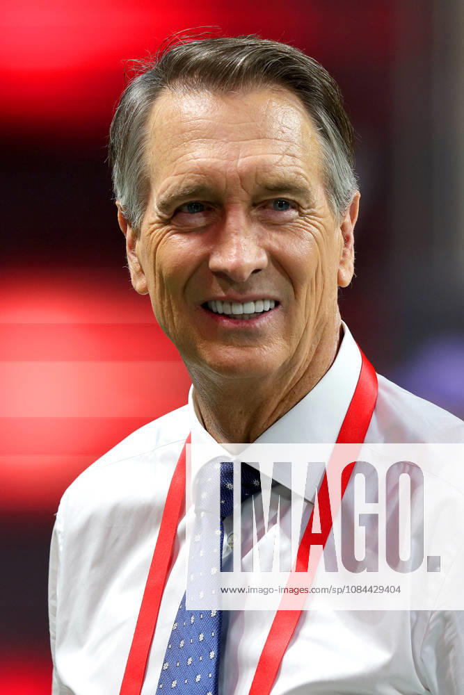 ATLANTA, GA - OCTOBER 11: NBC broadcaster Cris Collinsworth before the Sunday evening NFL, American Football Herren, USA game between the Atlanta Falcons and the Baltimore Ravens on October 11, 2026 at the Mercedes-Benz Stadium in Atlanta, Georgia. (Photo by David J. Griffin Icon Sportswire) NFL: OCT 11 Ravens at Falcons Icon9532610110