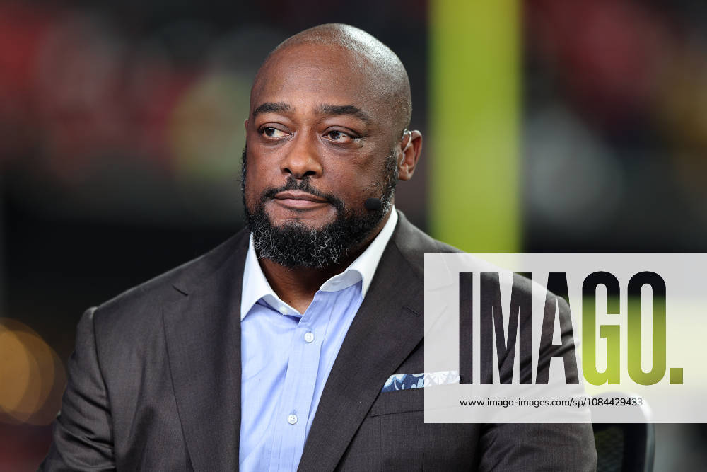 ATLANTA, GA - OCTOBER 11: Mike Tomlin before the Sunday evening NFL, American Football Herren, USA game between the Atlanta Falcons and the Baltimore Ravens on October 11, 2026 at the Mercedes-Benz Stadium in Atlanta, Georgia. (Photo by David J. Griffin Icon Sportswire) NFL: OCT 11 Ravens at Falcons Icon9532610119