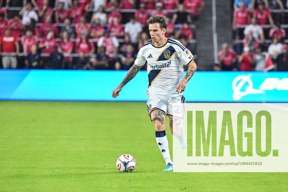 ST. LOUIS, MO - OCTOBER 11: Robert Taylor (21) of the LA Galaxy runs with the ball during the MLS, Fussball Herren, USA regular season match where St. Louis CITY SC hosted LA Galaxy on Sunday October 11th, 2026, at Energizer Park in St. Louis City, MO. (Photo by Rick Ulreich Icon Sportswire) SOCCER: OCT 11 MLS St. Louis CITY SC vs LA Galaxy Icon26101105