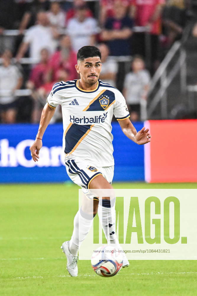 ST. LOUIS, MO - OCTOBER 11: Pablo Ruiz (17) of the LA Galaxy runs with the ball during the MLS, Fussball Herren, USA regular season match where St. Louis CITY SC hosted LA Galaxy on Sunday October 11th, 2026, at Energizer Park in St. Louis City, MO. (Photo by Rick Ulreich Icon Sportswire) SOCCER: OCT 11 MLS St. Louis CITY SC vs LA Galaxy Icon26101108