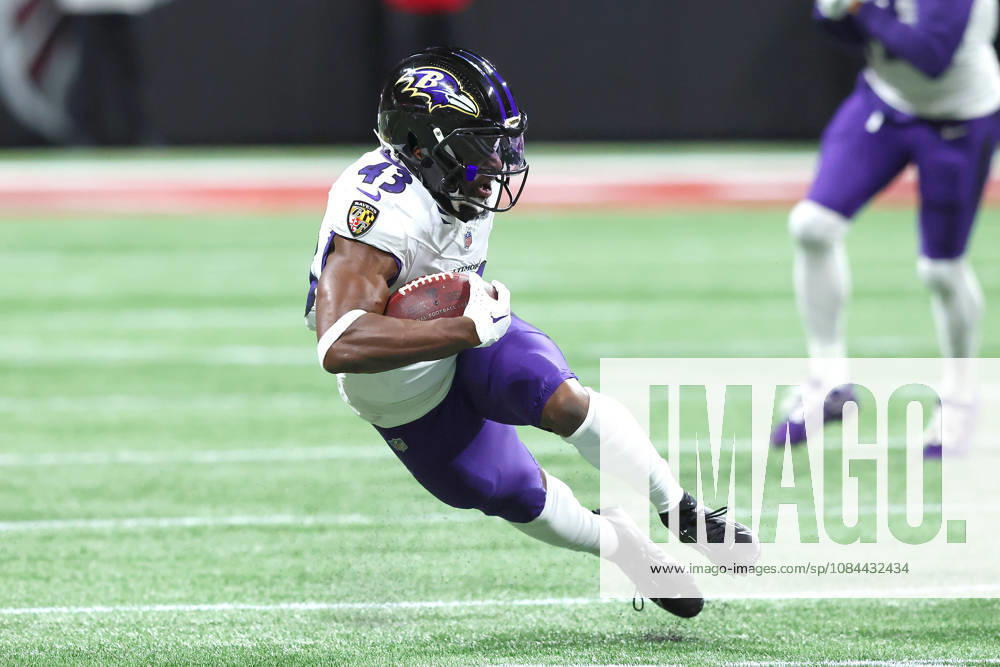 ATLANTA, GA - OCTOBER 11: Justice Hill (43) of the Baltimore Ravens carries the football during the Sunday evening NFL, American Football Herren, USA game between the Atlanta Falcons and the Baltimore Ravens on October 11, 2026 at the Mercedes-Benz Stadium in Atlanta, Georgia. (Photo by David J. Griffin Icon Sportswire) NFL: OCT 11 Ravens at Falcons Icon9532610110414