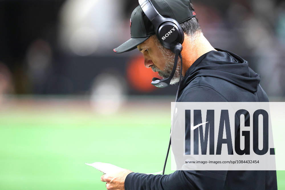 ATLANTA, GA - OCTOBER 11: Defensive coordinator for the Atlanta Falcons Jeff Ulbrich during the Sunday evening NFL, American Football Herren, USA game between the Atlanta Falcons and the Baltimore Ravens on October 11, 2026 at the Mercedes-Benz Stadium in Atlanta, Georgia. (Photo by David J. Griffin Icon Sportswire) NFL: OCT 11 Ravens at Falcons Icon9532610110470