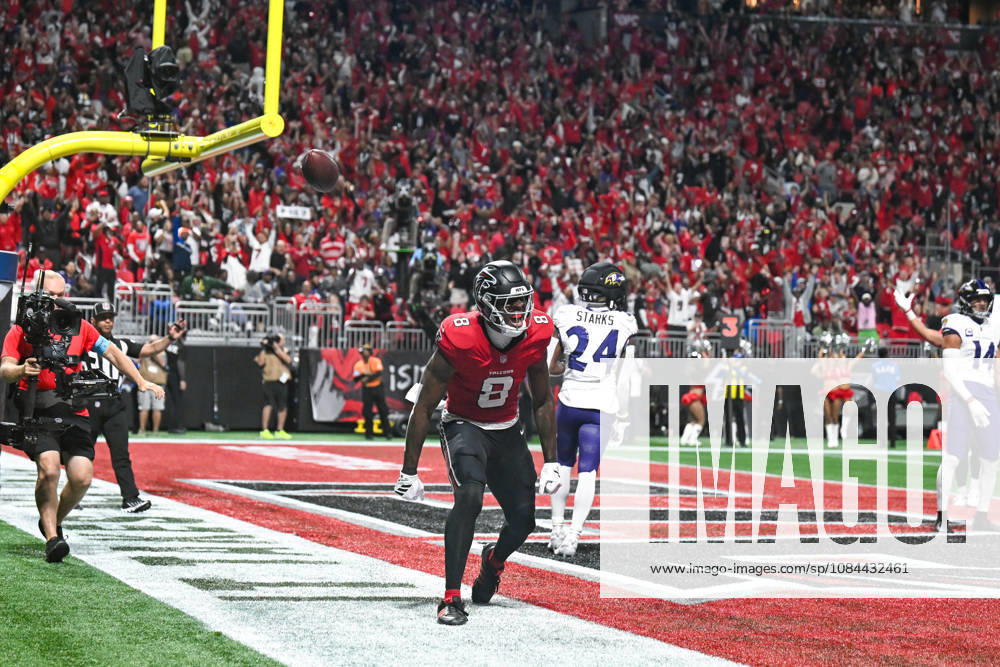 ATLANTA, GA - OCTOBER 11: Atlanta tight end Kyle Pitts (8) reacts after catching a touchdown pass during the NFL, American Football Herren, USA game between the Baltimore Ravens and the Atlanta Falcons on October 11th, 2026 at Mercedes-Benz Stadium in Atlanta, GA. (Photo by Rich von Biberstein Icon Sportswire) NFL: OCT 11 Ravens at Falcons Icon261011004
