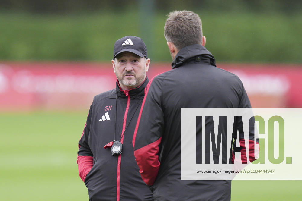 Manchester United, ManU Training, Champions League Manchester United assistant manager Steve Holland speaks with Manchester United manager Michael Carrick during the Manchester United Training Session at Carrington Training Centre, ahead of the UEFA Champions League Matchday 2 v Atletico Madrid, Manchester, England on 12 October 2026 Credit: Steve Flynn Every Second Media Editorial use only. All images are copyright Every Second Media Limited. No images may be reproduced without prior permission.