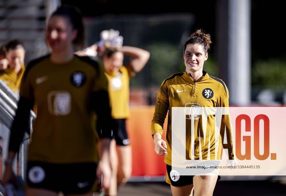 ZEIST - Dominique Janssen during a training session of the Dutch women s football team in preparation for the World Cup qualifying match against Hungary. ROBIN VAN LONKHUIJSEN ANP ANPxSportx IVx 572226385 originalFilename: 572226385