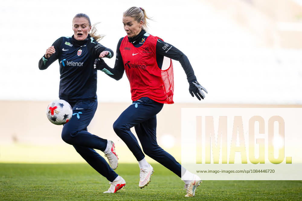 Mathilde Harviken and Ada Hegerberg of the Norwegian women’s national soccer team during a training session on October 12, 2026 in Oslo. Photo by Marius Simensen, BILDBYRAN. Cop 238 bbeng women FIFA Women’s World Cup qualifier soccer football Norway practice training