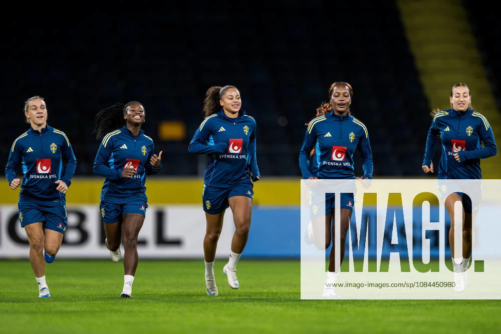 Julia Zigiotti, Monica Jusu Bah, Felicia Schröder, Evelyn Ijeh, and Rosa Kafaji of the Swedish women’s national soccer team during a training session on October 12, 2026 in Stockholm. Photo by Emma Wallskog. BILDBYRAN code EW JZ0768. soccer, football, soccer, World Cup, qualifiers, FIFA Women’s World Cup, qualifier, training, Sweden, women’s, BBENG