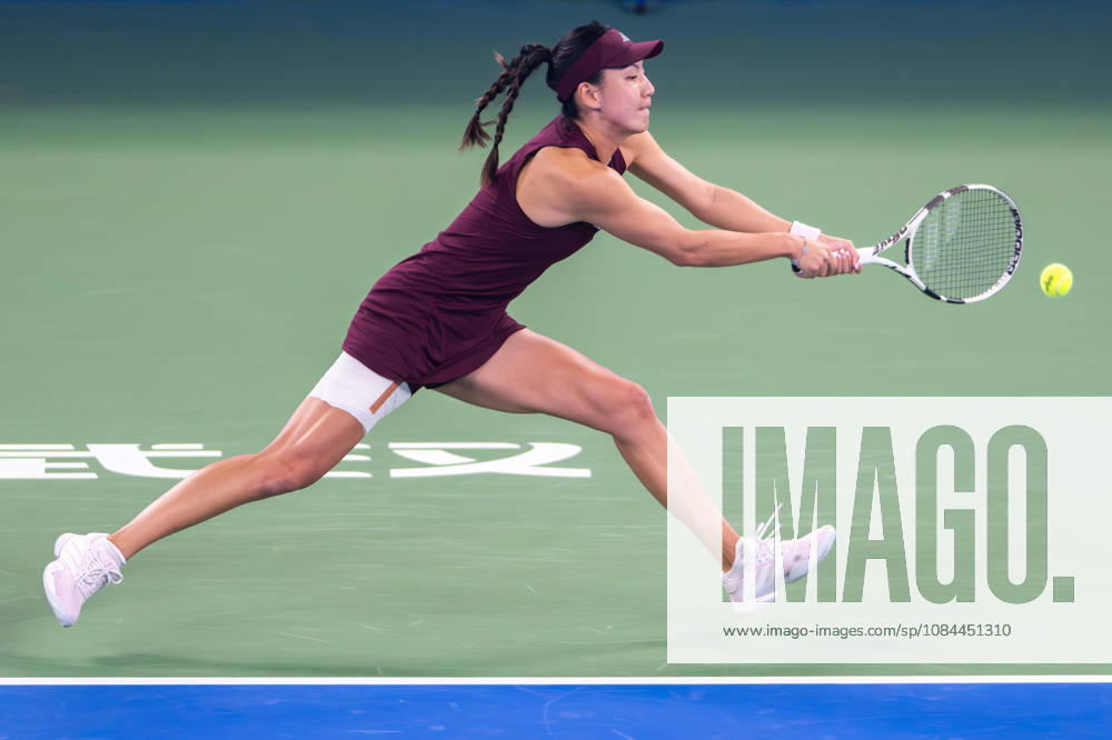 (261012) -- WUHAN, Oct. 12, 2026 -- Wang Xinyu hits a return during the women s sinlges round of 64 match between Wang Xiyu of China and Wang Xinyu of China of the 2026 Wuhan Open tennis tournament in Wuhan, capital of central China s Hubei Province, Oct. 12, 2026. ) (SP)CHINA-WUHAN-TENNIS-WUHAN OPEN-WOMEN S SINGLES-ROUND OF 64 (CN) DuxZixuan