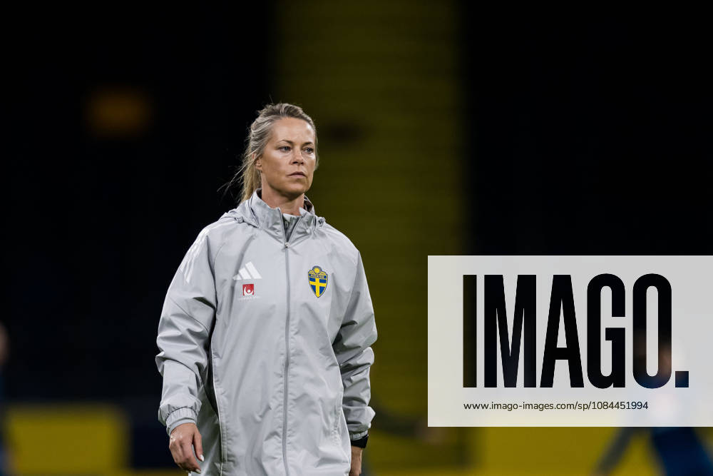 Assistant coach Johanna Almgren of the Swedish women’s national soccer team during a training session on October 12, 2026 in Stockholm. Photo by Emma Wallskog, BILDBYRAN, code EW JZ0768. soccer, football, fotball, World Cup qualifiers, FIFA Women’s World Cup qualifier, training, Sweden, women’s soccer, bbeng