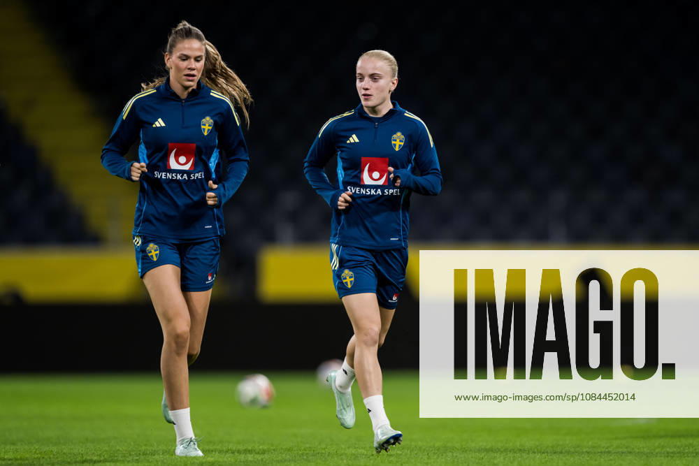 Bella Andersson and Anna Sandberg of the Swedish women’s national soccer team during a training session on October 12, 2026 in Stockholm. Photo by Emma Wallskog, BILDBYRAN, code EW JZ0768. soccer, football, soccer, World Cup qualifiers, FIFA Women’s World Cup qualifiers, training, Sweden, women’s soccer, BBENG
