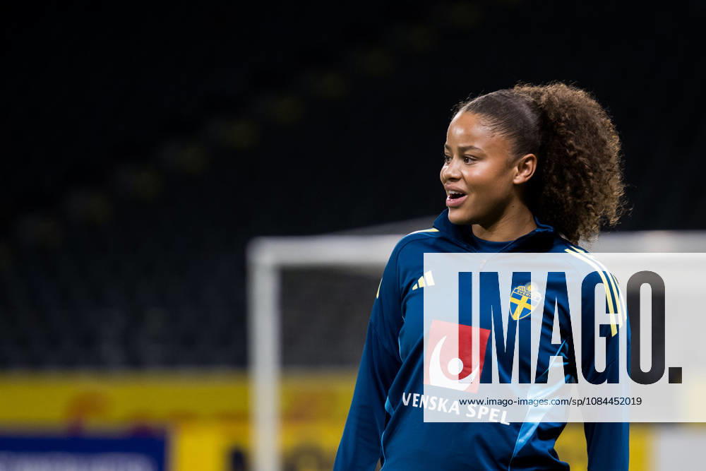 Felicia Schröder of the Swedish women’s national soccer team during a training session on October 12, 2026 in Stockholm. Photo by Emma Wallskog, BILDBYRAN, code EW JZ0768. soccer, football, soccer, World Cup qualifiers, FIFA Women’s World Cup qualifiers, training, Sweden, women’s soccer, BBENG