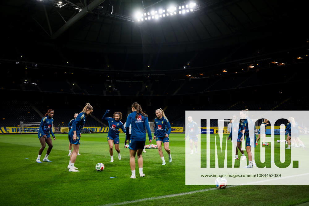 Evelyn Ijeh, Nathalie Björn, Felicia Schröder, Rosa Kafaji, Stina Blackstenius, Hanna Bennison, Monica Jusu Bah, and Julia Zigiotti Olme of the Swedish women’s national soccer team during a training session on October 12, 2026 in Stockholm. Photo by Emma Wallskog. BILDBYRAN code EW JZ0768. soccer, football, fotball, World Cup qualifiers, FIFA Women’s World Cup qualifiers, training, Sweden, women’s soccer, bbeng