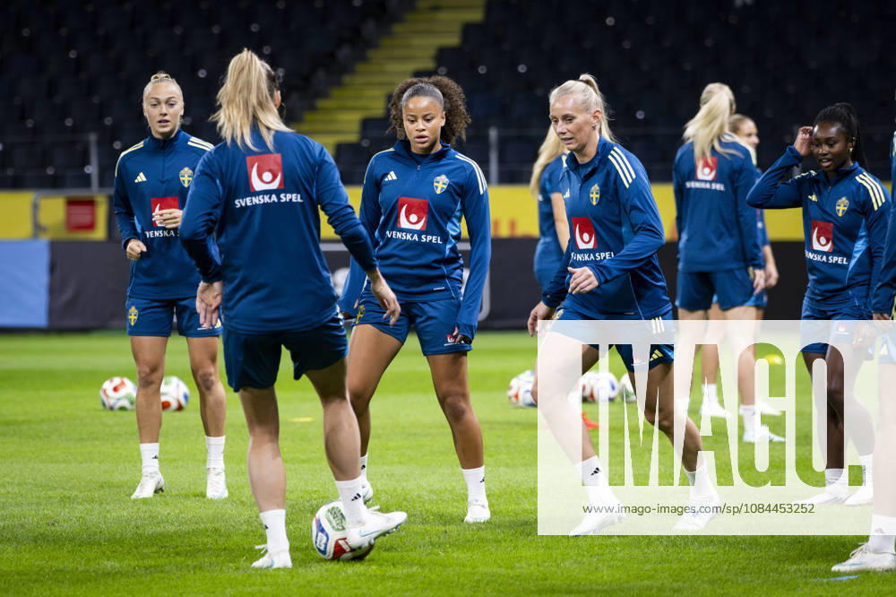 Hanna Benningson, Felicia Schröder, and Stina Blackstenius during today s practice. The Swedish women s national soccer team is practicing at Friends Arena in STOCKHOLM, SWEDEN