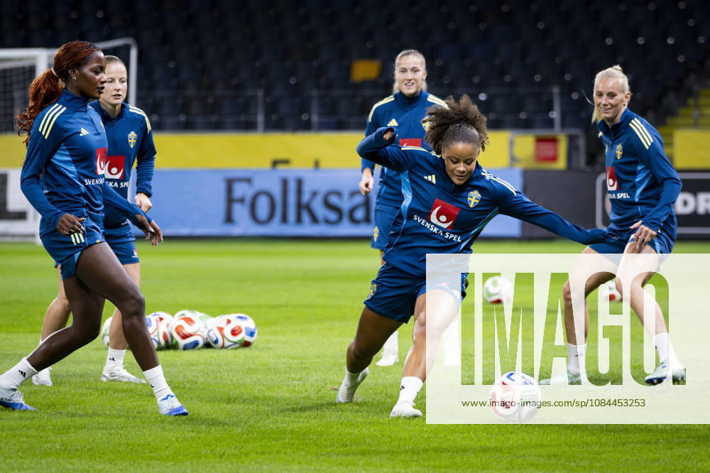 Evelyn Ijeh, Felicia Schröder, and Stina Blackstenius during today s practice. The Swedish women s national soccer team is practicing at Friends Arena in STOCKHOLM, SWEDEN