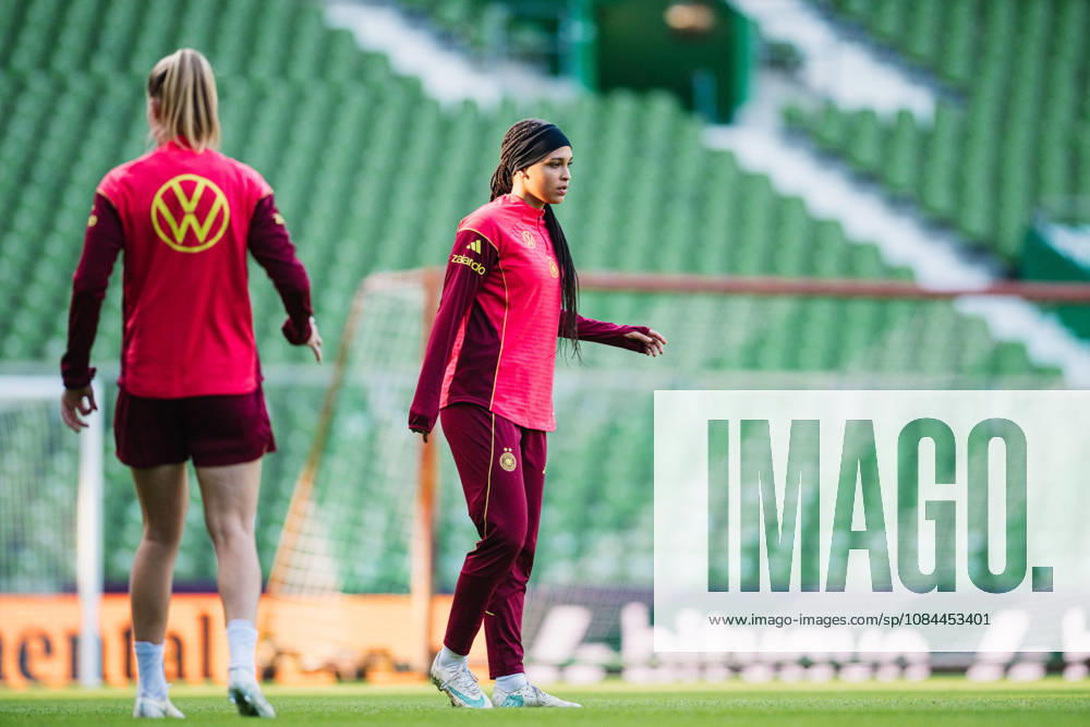 DFB Women s Final Training Session, October 12, 2026 Lisa Baum Germany, 18 Soccer, Women s National Team, Final training session for Germany vs. Japan on October 12, 2026, at the Weserstadion, Bremen DFL regulations prohibit any use of photographs as image sequences and or quasi-video