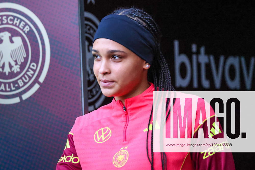 Bremen, Germany, October 12, 2026: Final practice for the international friendly match between the German women s national team and the Japanese women s national team. Pictured: Lisa Baum of Germany during the final practice before the match against Japan.