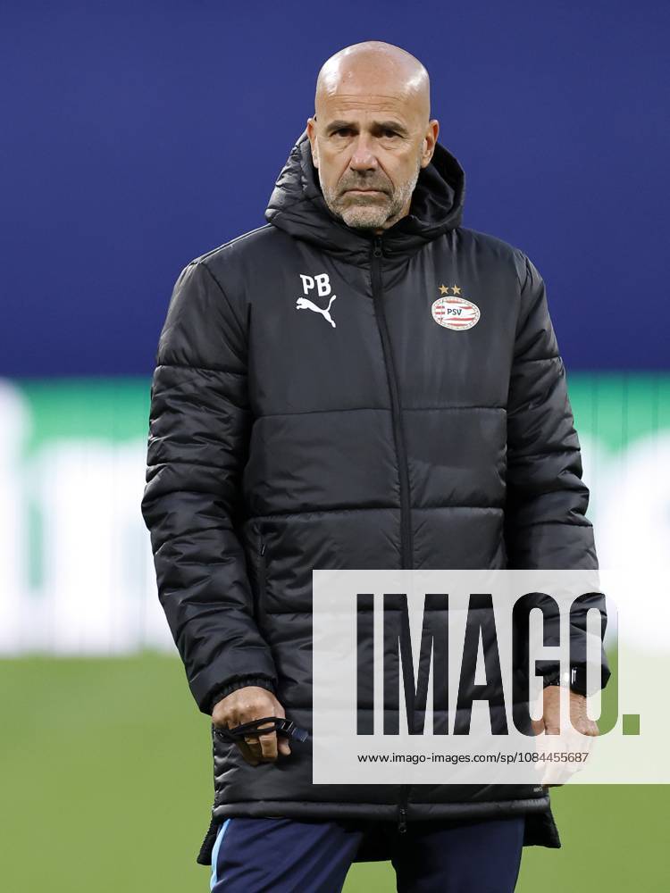 LEIPZIG - PSV Eindhoven coach Peter Bosz during a training session ahead of the UEFA Champions League match between RB Leipzig and PSV Eindhoven at the RB Arena on October 12, 2026, in Leipzig, Germany. MAURICE VAN STEEN ANP ANPxSportx IVx 572250666 originalFilename: 572250666